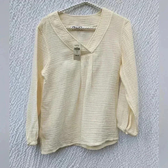 NWT L.L. Bean Women's Signature Gauzy Textured Shirt Item #CA509385 Size XSmall - Picture 4 of 5